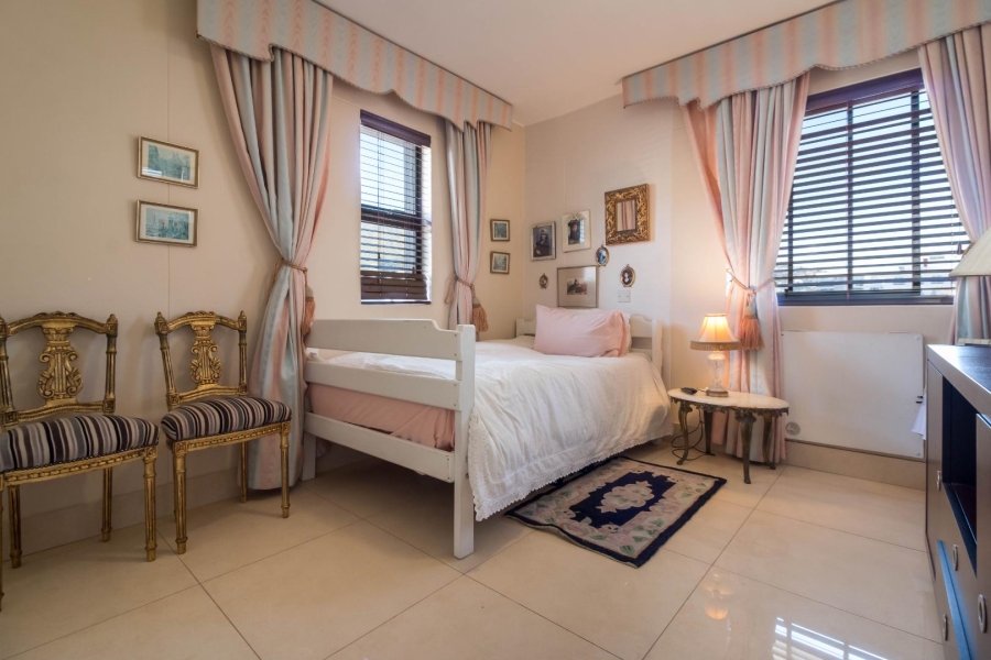 3 Bedroom Property for Sale in Sea Point Western Cape